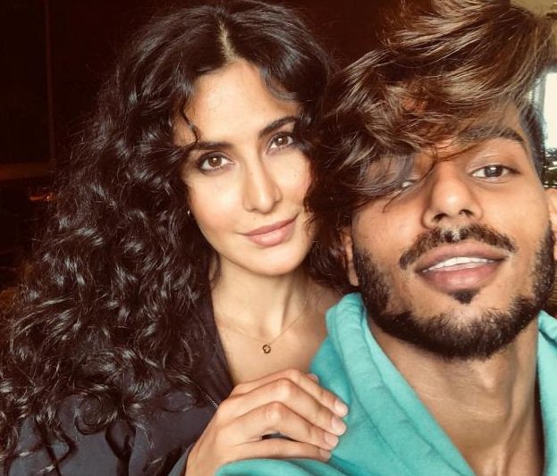 #KatrinaKaif Poses As She Gets Ready To Shoot With #SalmanKhan In Delhi
primefeed.in/katrina-kaif-p…