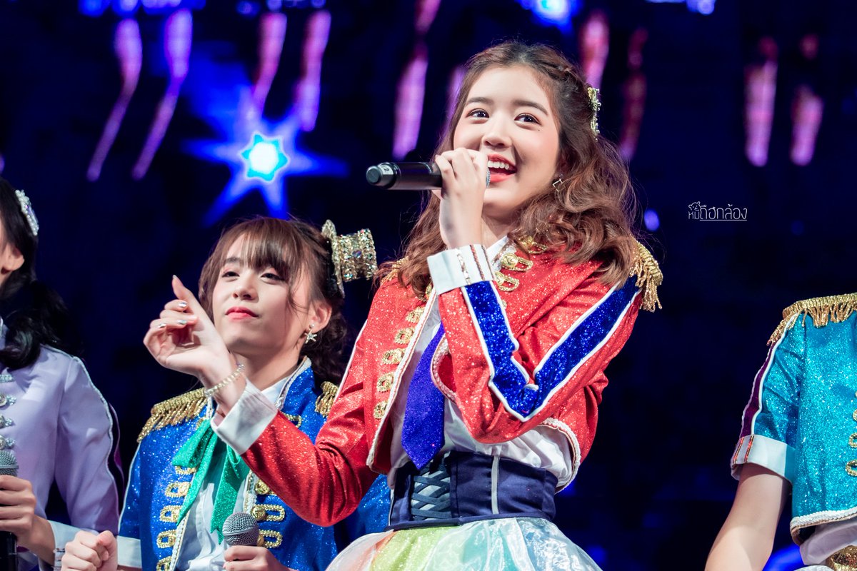 BearholdingCam's tweet photo. คุณจูวเฟสติวอลล~💕

[181125] #BNK48 #JunéBNK48 Mini Concert @ TOYOTA Master CS:GO
#CSGO 
#ToyotaMasterCSGO https://t.co/KxPIa8Yuuu