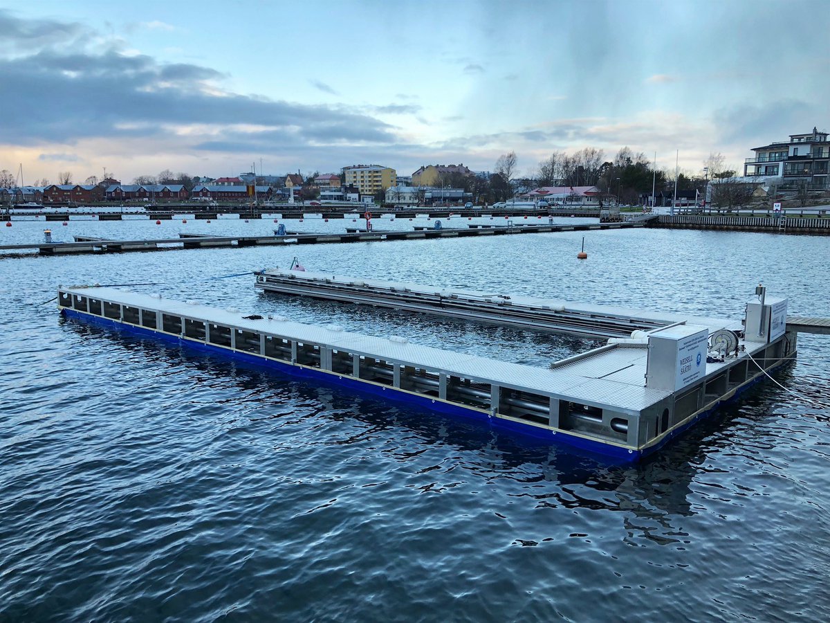 DIBWFinland's tweet photo. BigWash16 -venepesuri Hangon itäsatamassa. Talvi lähestyy ❄️

#driveinboatwash #tehokas #nopea #ympäristöystävällinen #hanko #st1 #itäsatama #venepesuri #moottorivene #purjevene #vene #antifouling #boatwash #båttvätt #motorbåt #segelbåt #purjehdus #veneily #future #clean #hangö https://t.co/VZ8EK7dDyD