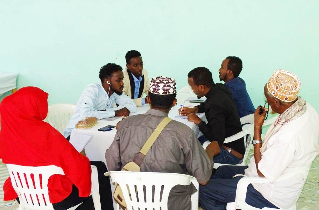 UNDP & #Puntland Ministry of Security & DDR have held a 4-day community-policing workshop in #Garowe, attended by traditional elders, sheikhs, police, & civil society orgs, to help communities work with police to build peace & security, with funding from @JapanGov for #ROL4Peace