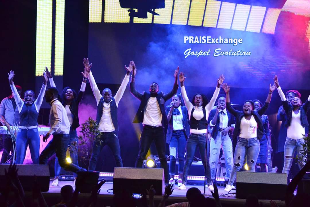 OyirwothFranci4's tweet photo. #TheExperience 26th Dec at the mtn arena lugogo 10k only tickets available let's be there free entry for kids and lost of gifts to be won see you there @SSEBANAKITTAAb2 @BunjoVilleUg @Spiritfm966 @PimerShillah @powerfmuganda @Calvin_TiPi @TiruHilarylee @teamGMP1 @springgents https://t.co/vA34SS2S4E