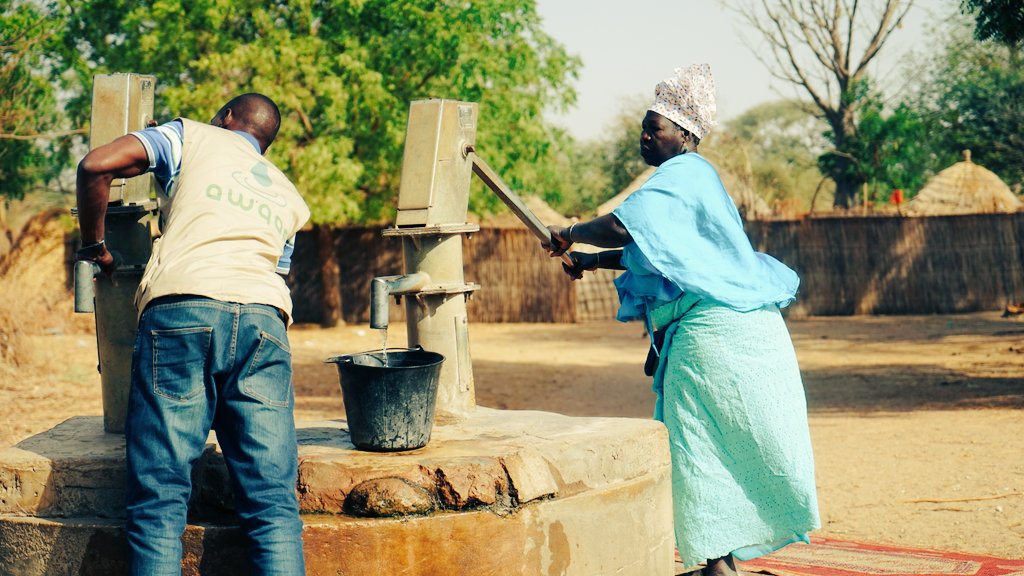Quand homme et femme travaillent pour le bien être et l'amélioration de la vie de tous... Aux couleurs d'Awqaf 😍🔵

Bonne journée la famille 😘