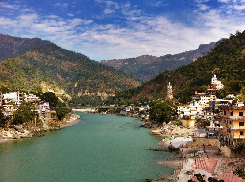 Travelsiteindia's tweet photo. The Pride of Northern India - #Uttarakhand 🏞️
📣Nature is calling you - https://t.co/oWC2mQs8uL 
Famously addressed as #DevBhumi; crossed by Himalayas⛰️, consumed by greenery and soaked by #spiritualism.

#landofgods #himalayas #hillstation #incredibleindia #TravelsiteIndia https://t.co/seohglHiqc