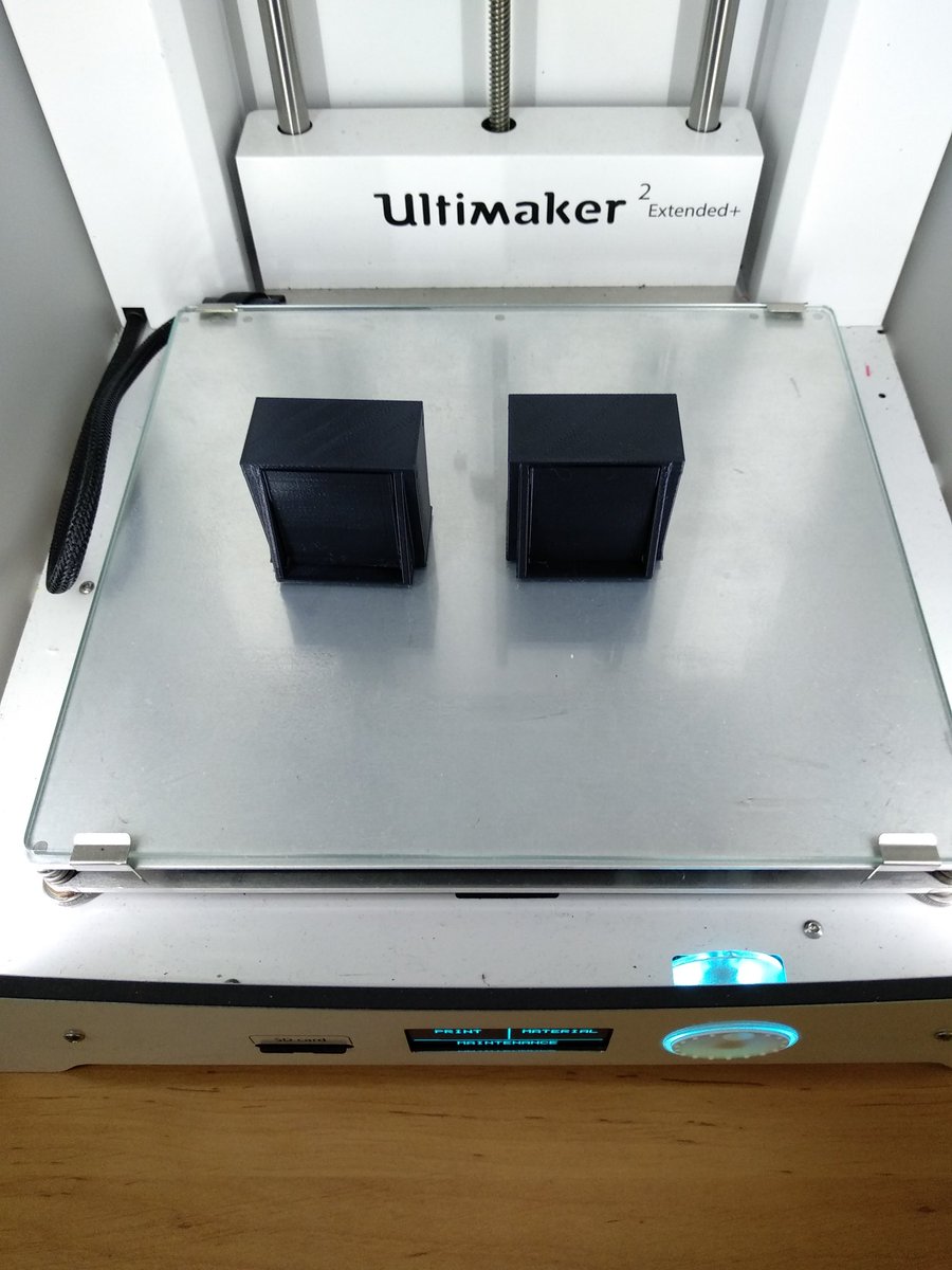 ionhs_FP's tweet photo. Las rodillas del #pacifistabot impresas con la @Ultimaker en 9 horas. Igual con un soporte menor tardaría menos https://t.co/9CIjSiR3Yw