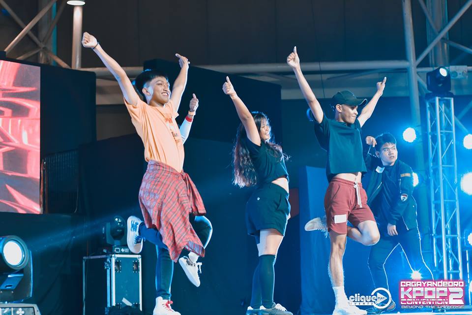 pibaaay's tweet photo. woah! piggy spotted! hahahahaha how i wish nga mubalik pa ni nga time π’ thank you so much @cliqueplaycdo for this shot πdili ko ni malimtan nga moments sa #CDOKCON2 π https://t.co/3lcrY3ofxI