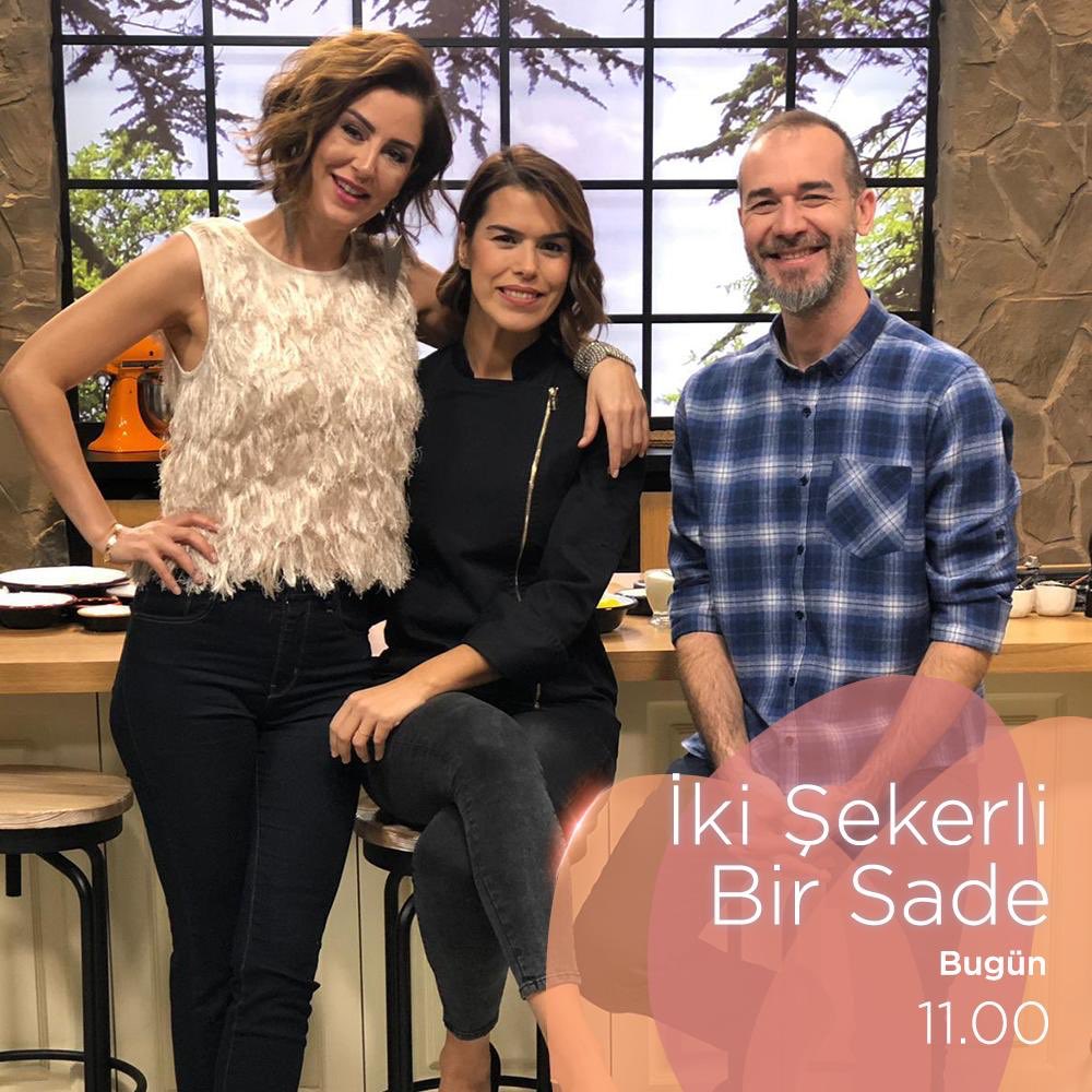 Leziz yemek tarifleri ve gündeme dair son haberlerle dolu keyifli bir programa hazır olun! Şirin, Yiğit ve Sinem ile İki Şekerli Bir Sade, saat 11.00'da beIN GURME'de!