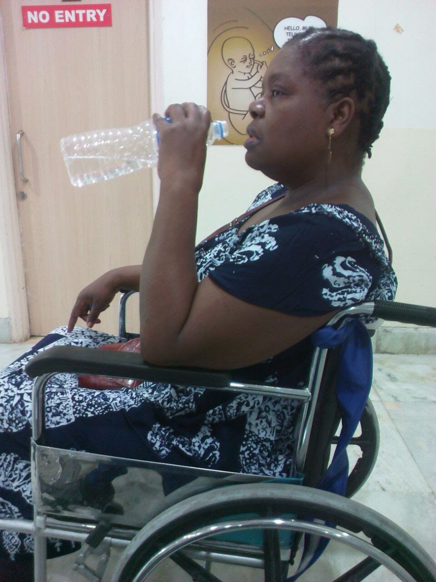 ItsMutai's tweet photo. Amazing what Nairobi Hospital doctors can do to you for money. They basically misdiagnosed Benta Opande and recommended that screws be inserted in her backbone. She almost died but was saved by Indian doctors who removed the screws. Why? Why? Do money? #JusticeForBentaOpande https://t.co/t1tRE428Tk