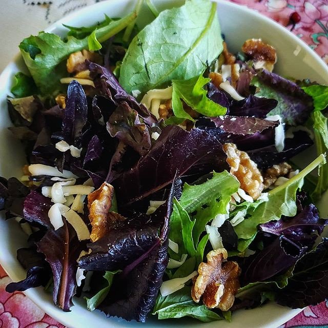 I love the variety of colors! 
So simple, so good, so nutritious, so delicious 🤤
#dinner
#noexcuses
#healthy #exercise #motivation 
#running #workout #fitnessjourney 
#training #healthyfood #healthyliving #healthyeating #eatclean #fit