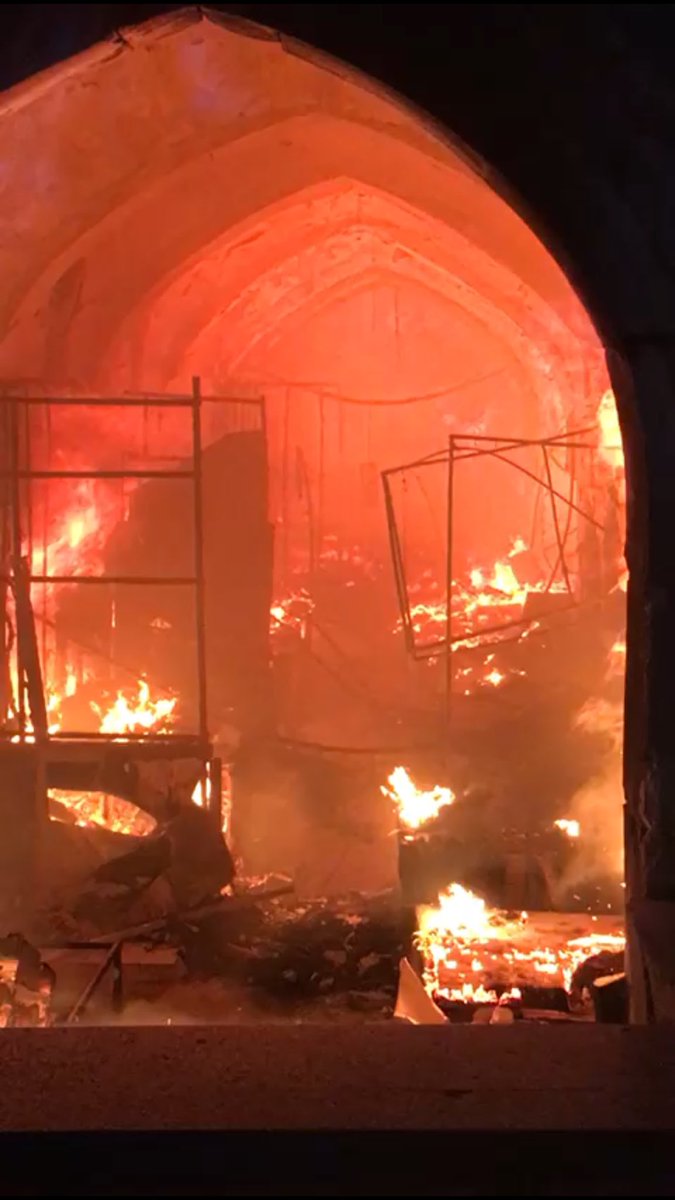 resatmuhtaroglu's tweet photo. Tarih ve medeniyyet düşmanı, medeniyyetsiz caniler dün gece Osmanlı’nın Kerkük’teki ayakta duran tek eserini tamamen yakıp küle çevirdi.

İçinde sadece Türkmenlerin iş yerlerinin bulunduğu tarihi Kerkük Kayseri Kapalı Çarşısı, tarih olma yolunda ilerliyor...

Allah’ınızdan bulun. https://t.co/hPhNCFTfXm