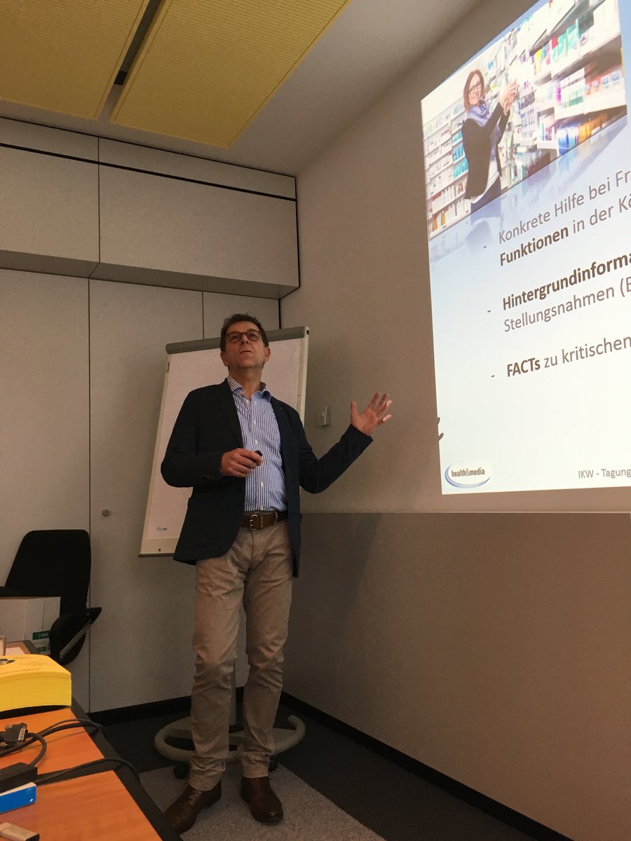 ikw_org's tweet photo. Klaus Afflerbach von @health_GmbH stellt den Vertretern des Handels die neue #COSMILE-App von @haut_de vor. Sie liefert neutrale Informationen zu Inhaltsstoffen von Kosmetika mittels Produkt-Scan am Point of Sale: https://t.co/5dHrdItY2d  #ikwschönheitspflege #ikwinformiert https://t.co/tiDjMhiEEW
