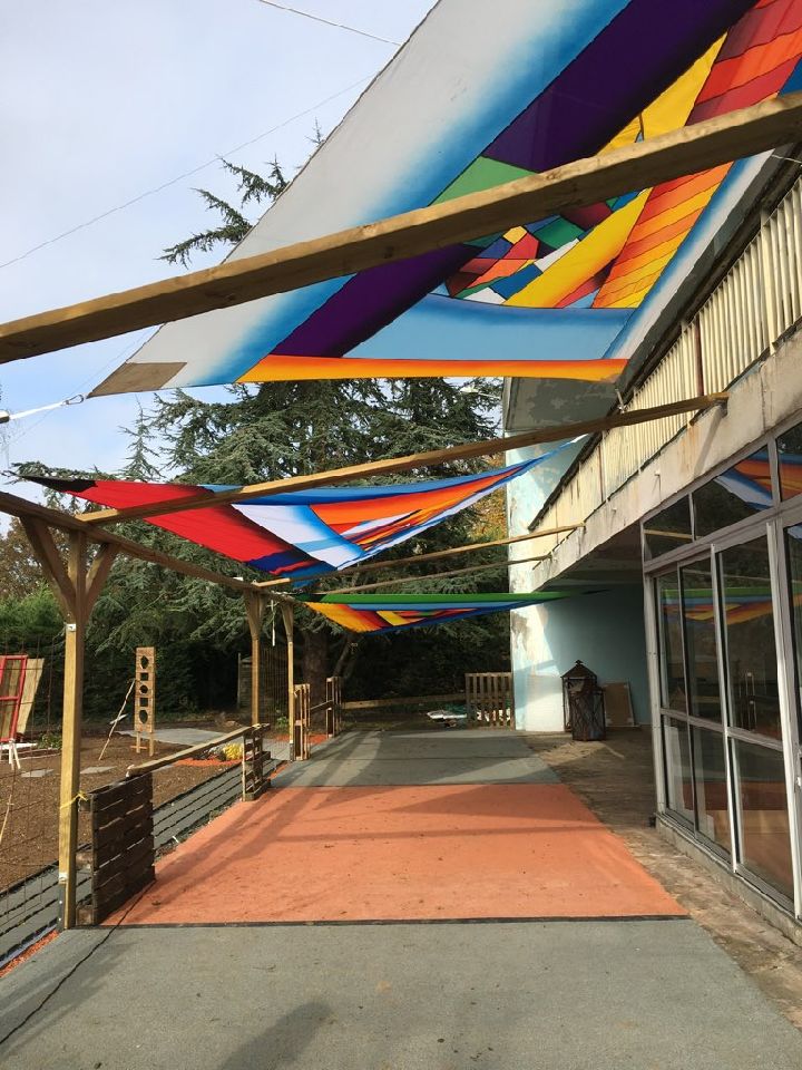 Edycem_Beton's tweet photo. [RÉALISATION] Le mois dernier, les étudiants du lycée Agricole Pétré situé à Sainte-Gemme-La-Plaine ont participé au #coulage du #béton #poreux dans leur propre établissement 💪 https://t.co/xKZx4sLOc1