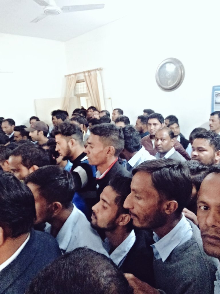 JitendraKhandu1's tweet photo. यूनियन पंजीकृत फाइल पर अभी कोई कार्यवाही नही हुई है,इस विषय को लेकर हमने आज उप श्रमआयुक्त रूद्रपुर का घेराव किया उन्होने कल तक का समय माँगा है,साथ मे हमने यह भी कहा अगर कल तक कोई कार्यवाही नही हुई तो हम रात दिन आपके कार्यालय मे बैठे रहेगे |इसका जिम्मेदार शासन-प्रशासन होगा | https://t.co/33KI2gpesG