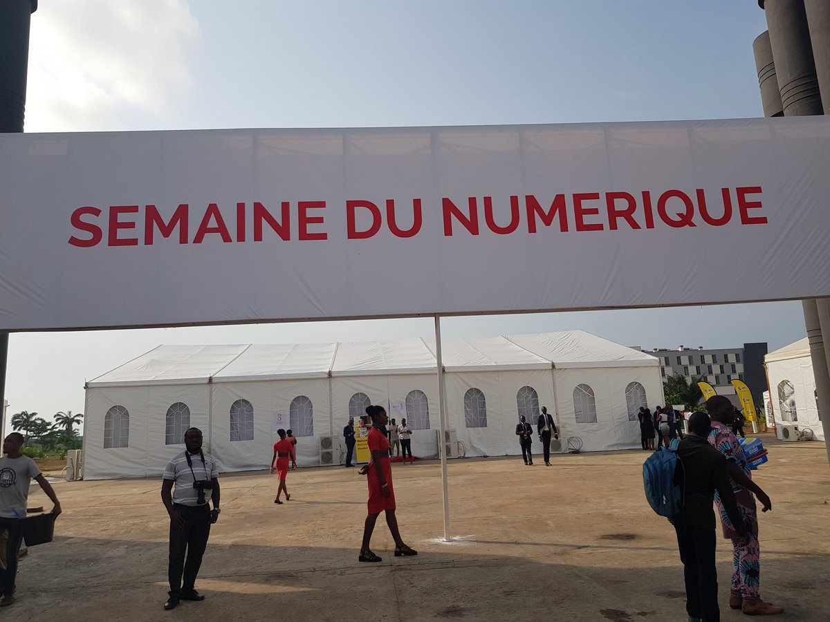 AurelieASZ's tweet photo. Bienvenue au Forum International #AFROTECH2018 ce 27 novembre 2018 à la Place de la Réconciliation à #Cotonou avec une présence remarquée des acteurs du numérique béninois, africains et internationaux. #Gouvbenin #BeninNumerique #Wasexo #SENUM2018 @Benin_Numerique @assibenin https://t.co/bXRmF5xB6u