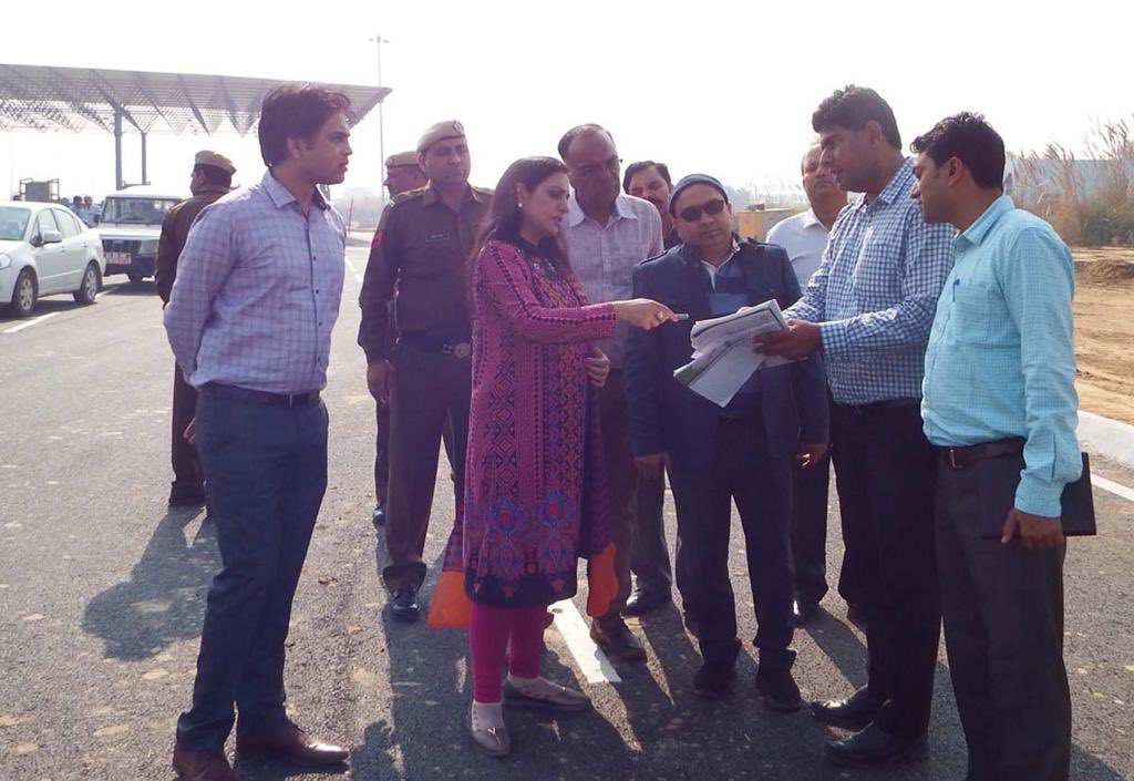 sonalgoelias's tweet image. Inspection of recently inaugurated KMP (Kundli Manesar Palwal) -Western Peripheral Expressway with Concerned Officials .. 
The Expressway connects different National Highways.. 
#StateOfArt #Connectivity #TransportationEase #Haryana