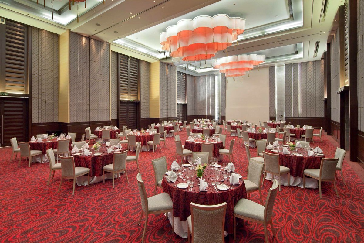The Ballroom at Holiday Inn-Mumbai Intl Airport is filled with sheer extravagance complimented by a grand decor. A bespoke venue to celebrate all your important occasions. #HolidayInn #TheBallroom #SpecialOccasions #Mumbai