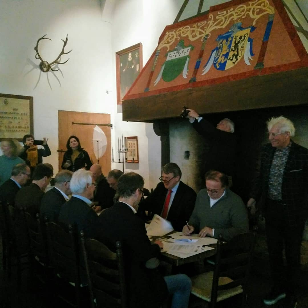 Zomer vol kunst en cultuur voor hele #Bommelerwaard: bd.nl/bommelerwaard/… De feestelijke aftrap van het eerste cultuurfestival Bommelerwaard vond gisteren plaats in kasteel Ammersoyen.