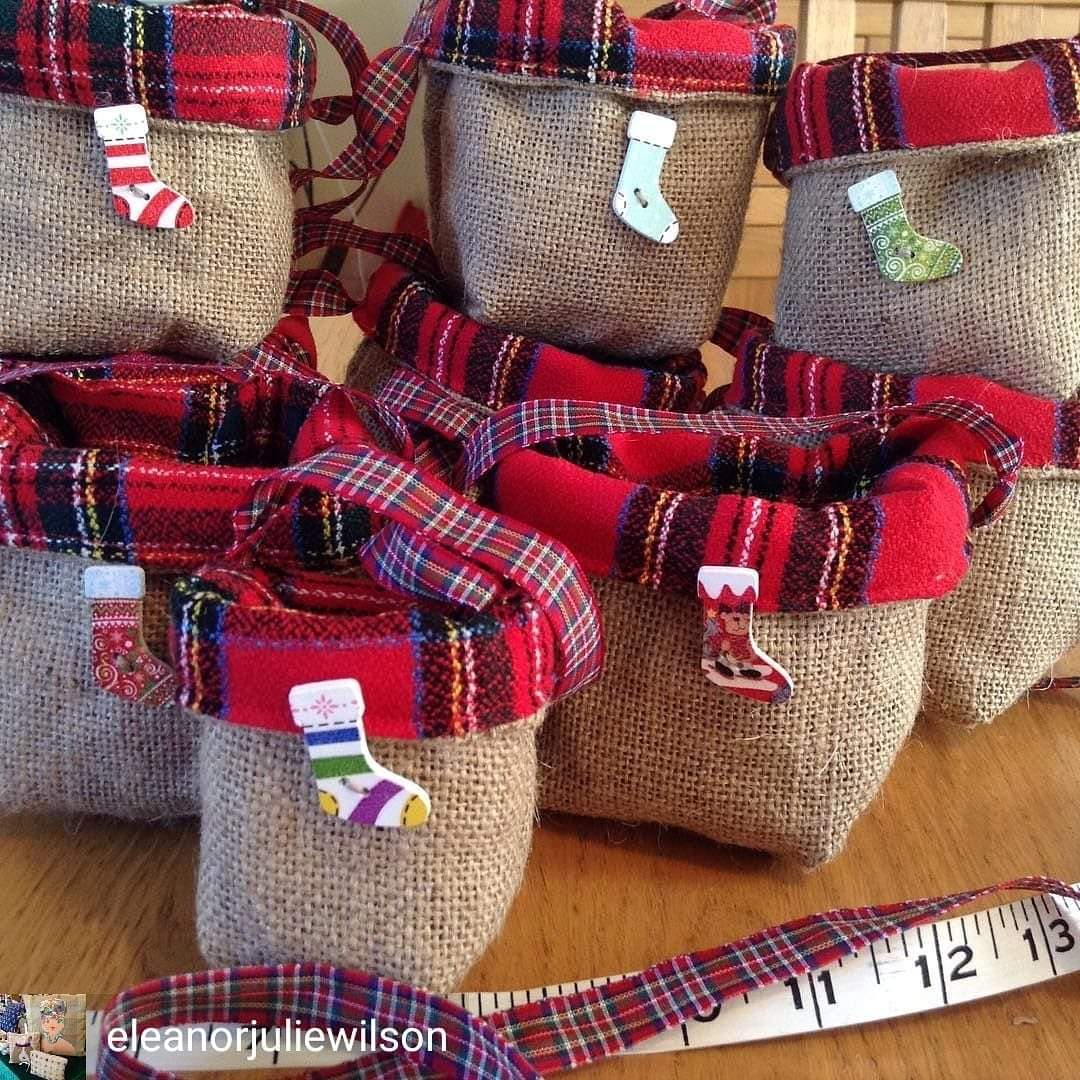 TeamYorkUK's tweet photo. We really are spoiling you with the sellers at this weekend's EML. Such great gift ideas 😊 from
@CharisRaine @JulieEllyJules @steffiglaves @JamesNeath 
Available 1st &amp; 2nd Dec 10am-5pm at St Sampson's Church, York 
@VisitYork #christmasshopping #StSampsonsChurch #ShopIndie https://t.co/Wgk4VFA29S