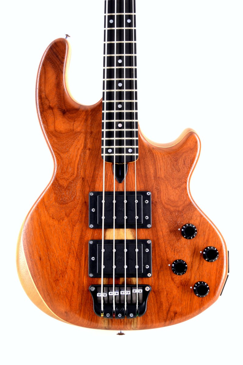 Loving the sap wood accent on this paduak top.