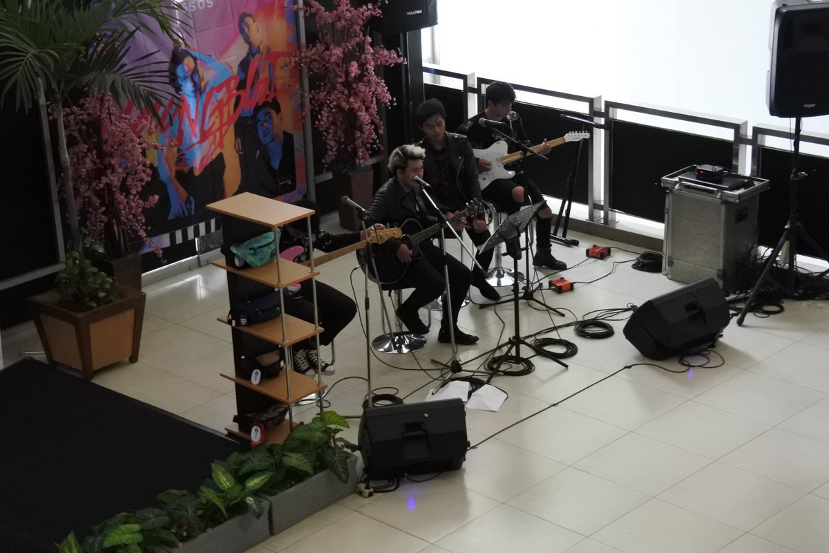 INDONESIAN 5SOSFAMS tweet media