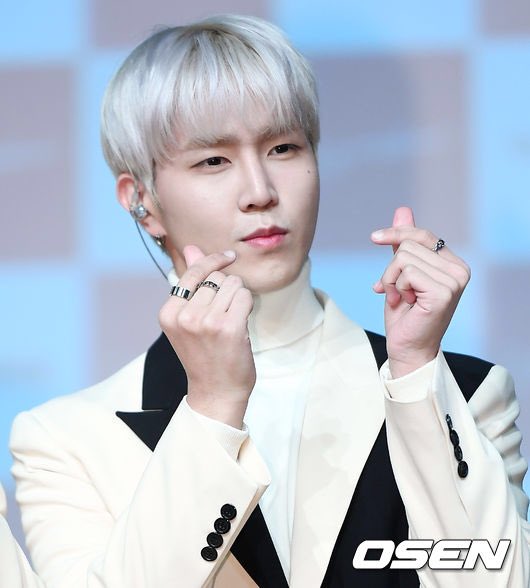 CrushOnVOISPER's tweet photo. 181120 Voisper 1st Full Album Wishes Showcase Photo Time
cr: OSEN
#보이스퍼 #VOISPER #Goodbye_to_Goodbye #Wishes #김강산 #Kangsan #정대광 #Daegwang https://t.co/zSmHOC4biN