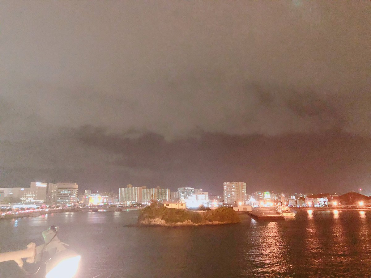 _ASHIBOO_mafin's tweet photo. ちゃんと着きましたツイートしてなかった(笑)

昨日の19:14に無事那覇港に着きましたー！
レポート用紙40枚分くらいの感謝気持ちはあとで書くとして
152日間、本当にありがとうございました＼(^o^)／
めっちゃ楽しかった！

#じゃぽまーい #まふぃいち #日本縦断 #日本一周 #三線 #じゃぽまーい #帰沖 https://t.co/WqwGqD9Epq