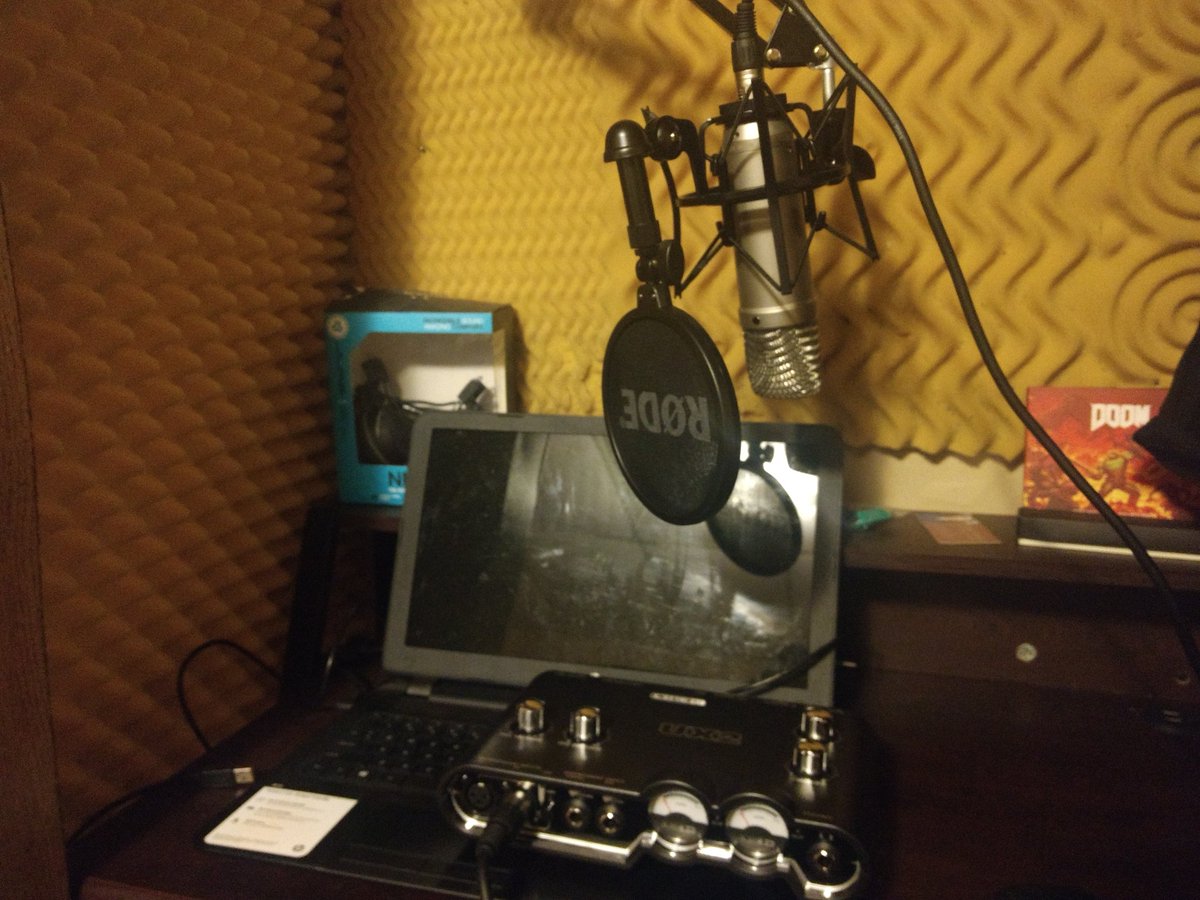 Ladies and Gentlemen, my new microphone set up! It's a @rodemics NT1A ...