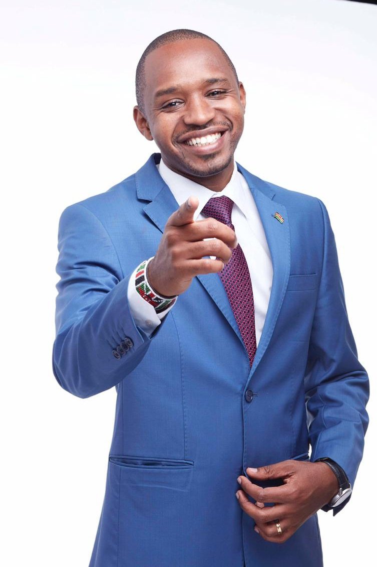 bonifacemwangi's tweet photo. I am excited to start my role as @AfricansRising's Ambassador. Heading to Gambia for my first assignment as Africans Rising Ambassador. I will be in Tanzania in early December. Nigeria and Ghana, see you mid Dec. I promise to continue shining a light on suffering and injustice. https://t.co/ehoOr07Cu9