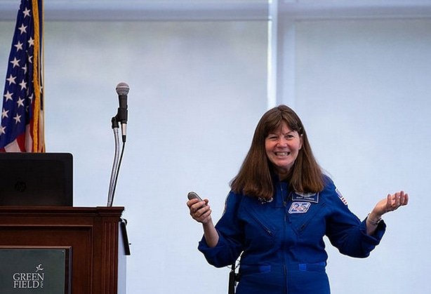 alybputnam's tweet photo. "Be brave and be open"
Wise words for all.
#NASA Astronaut, Chemist, and @GfldCommCollege Greenfield Community College Board of Trustee member @Astro_Cady giving her talk for #GCCSTEMWeek #MassSTEMWeek #GCCSTEM https://t.co/66J9sFMo38