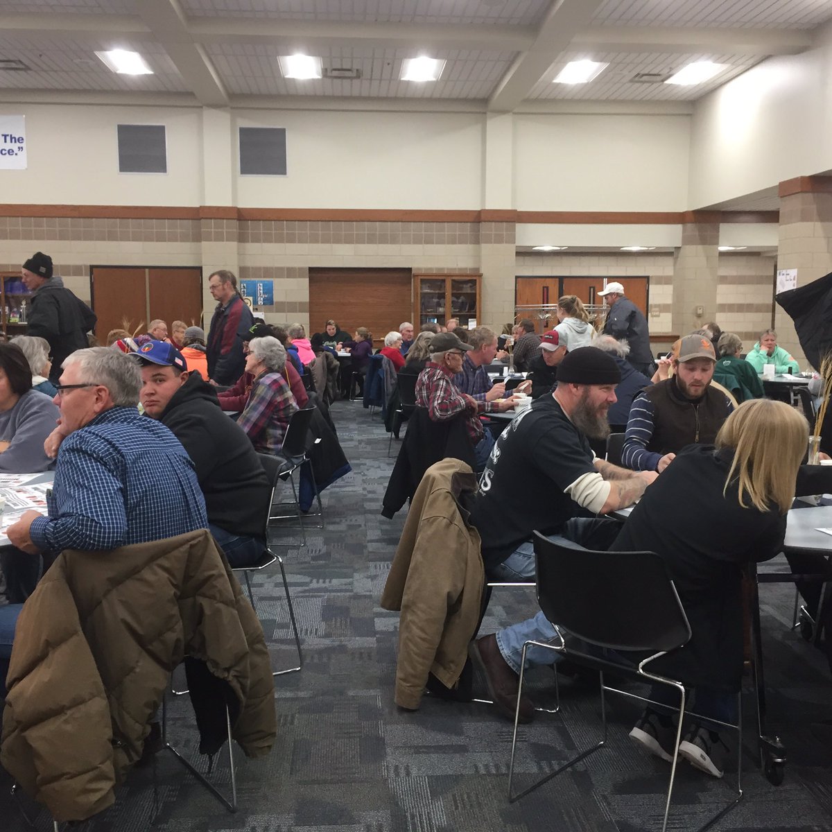 KMS_AgEd's tweet photo. Full house at the @KMSFFA farmers share supper https://t.co/9fm4BdXTG3