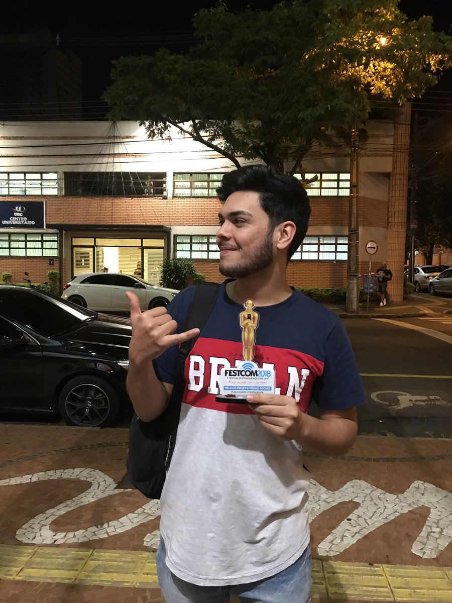 gui_mrqs's tweet photo. publicando aqui tbm porque to feliz demais! 🤩🏆💘 #FESTCOM https://t.co/8BQeosvk09