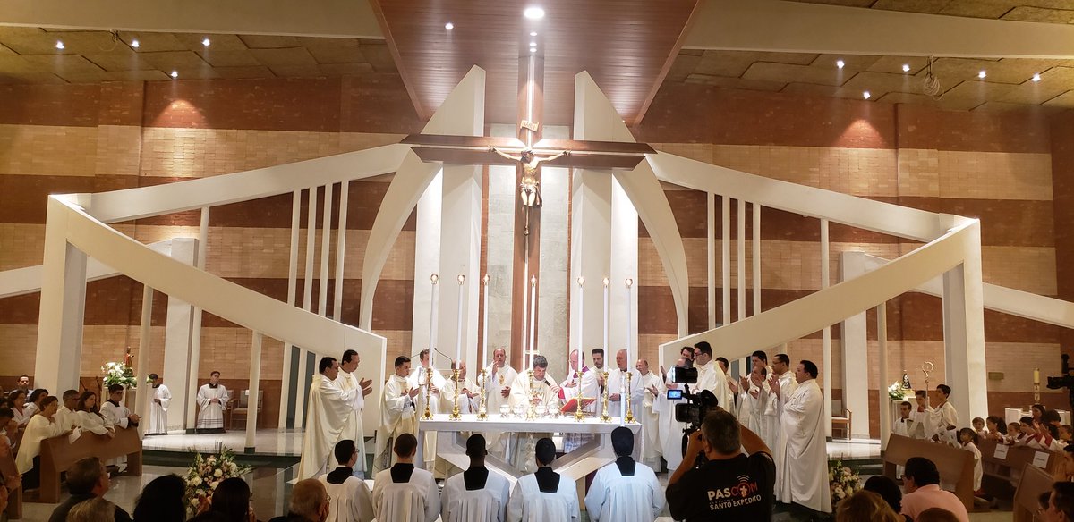 faustarq's tweet photo. Presidida pelo bispo da Diocese de Presidente Prudente, Dom Benedito, missa de dedicação da Igreja Menino Jesus de Praga (Presidente Prudente SP). Autor Arq Eduardo Faust |  https://t.co/ykyfbLm0is |  #faustarq https://t.co/Qu0ozIWN97
