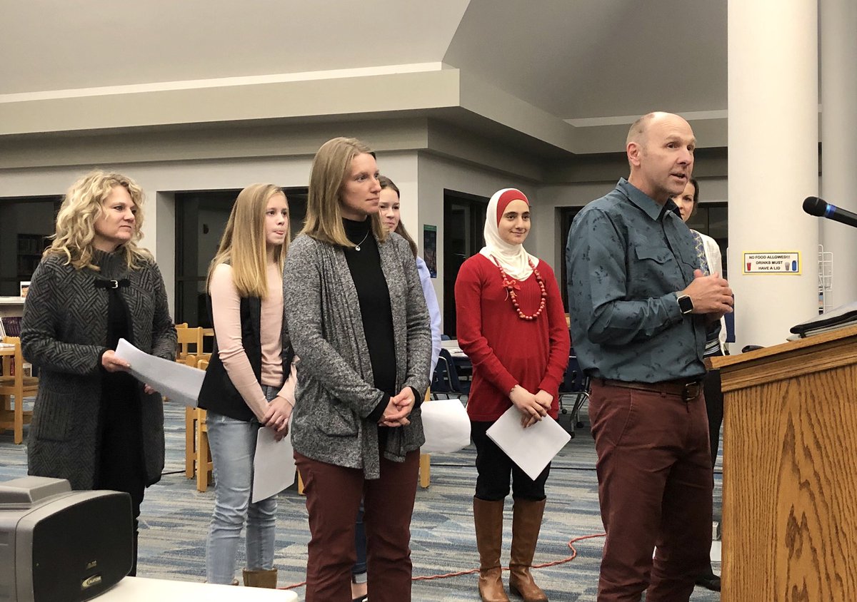 DrKimCockley's tweet photo. “It was the best school experience I ever had!” “I love knowing I can make a difference!” Students share their Service Learning projects and the #HandsofGratitude program with our Board of Education. Truly life-changing! @hudsonohschools https://t.co/En1MCiI7MZ
