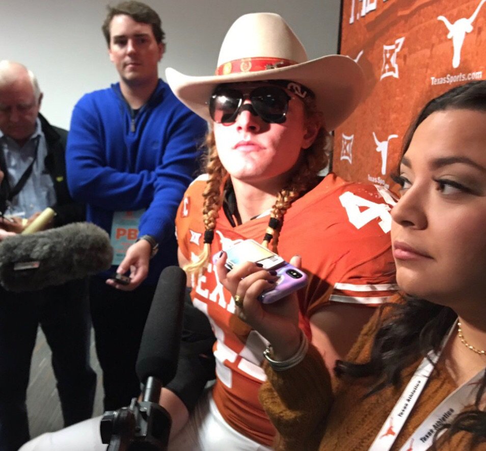 Steptxs's tweet photo. Thank you Breckyn Hager for my next Halloween costume. I just need someone to braid my hair #breckynhager #donotapologize #hookem https://t.co/mXEtnAOjUL