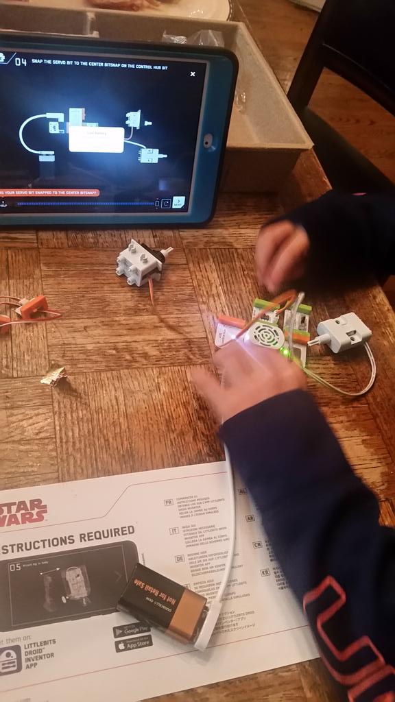 's tweet image. Having the BEST time putting together this @littleBits Droid inventor kit! #STEAM in the house! #makermom = #makerkid