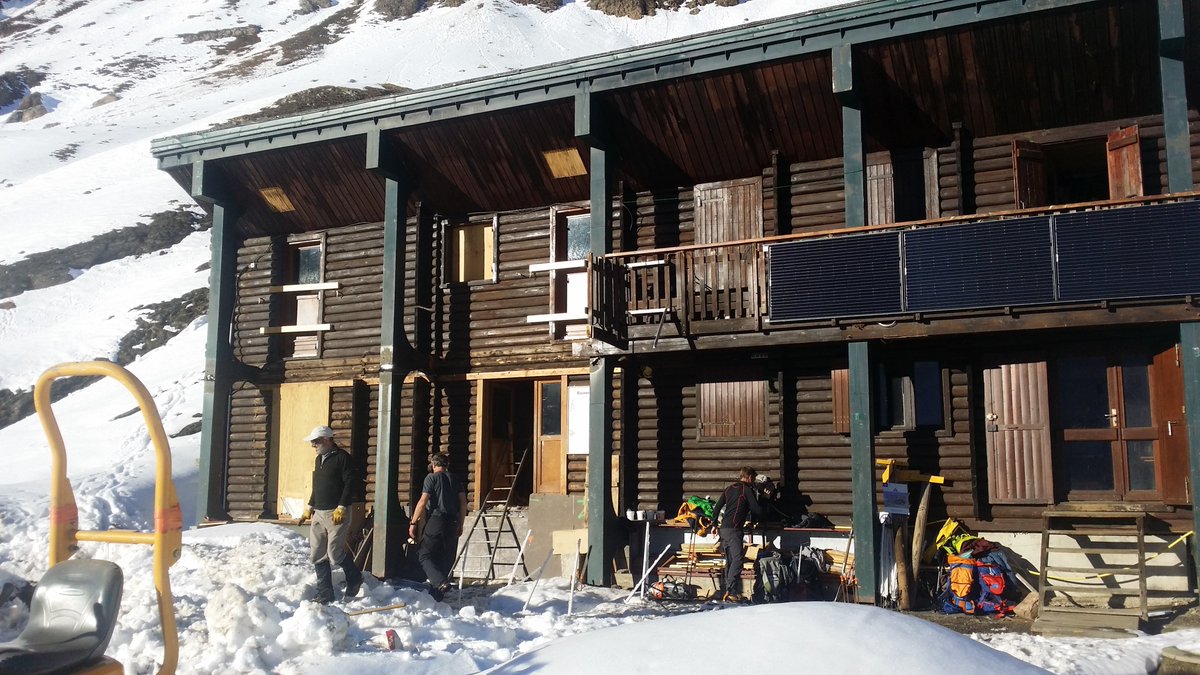 Fin de chantier pour cet automne. Attention abords piégé avec des trous dangereux!
Pas de refuge cet hiver.