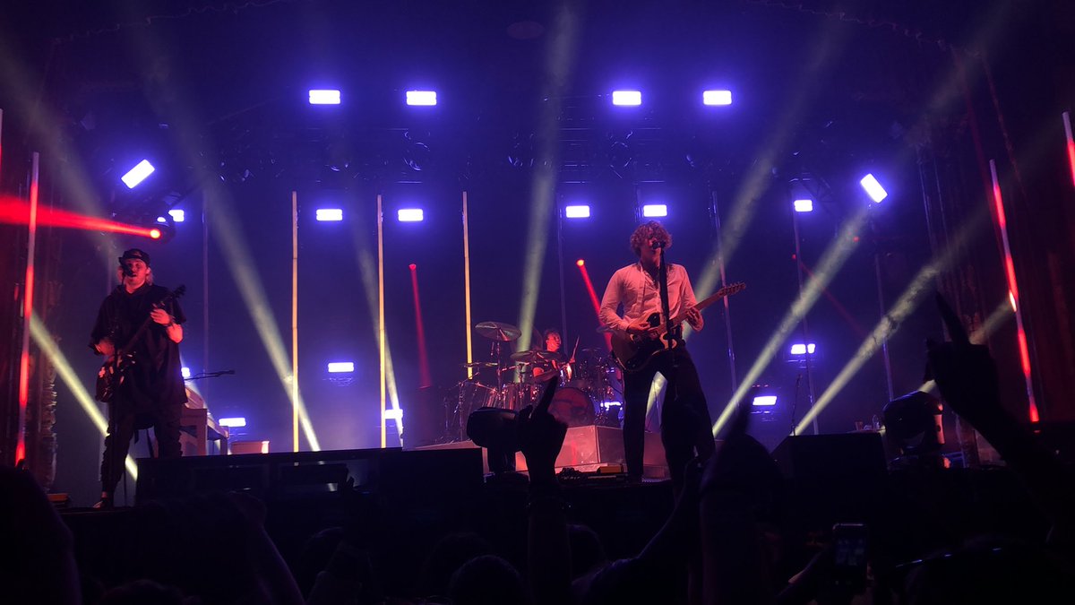 _vaeh_xoxo's tweet photo. #MYTMemories 6 yrs in the fandom and i finally got to talk to the four people who have turned my life upsidedown💟 thank you 🥀 @5SOS @Ashton5SOS @Luke5SOS @Calum5SOS @Michael5SOS https://t.co/U5hm8yLUPz