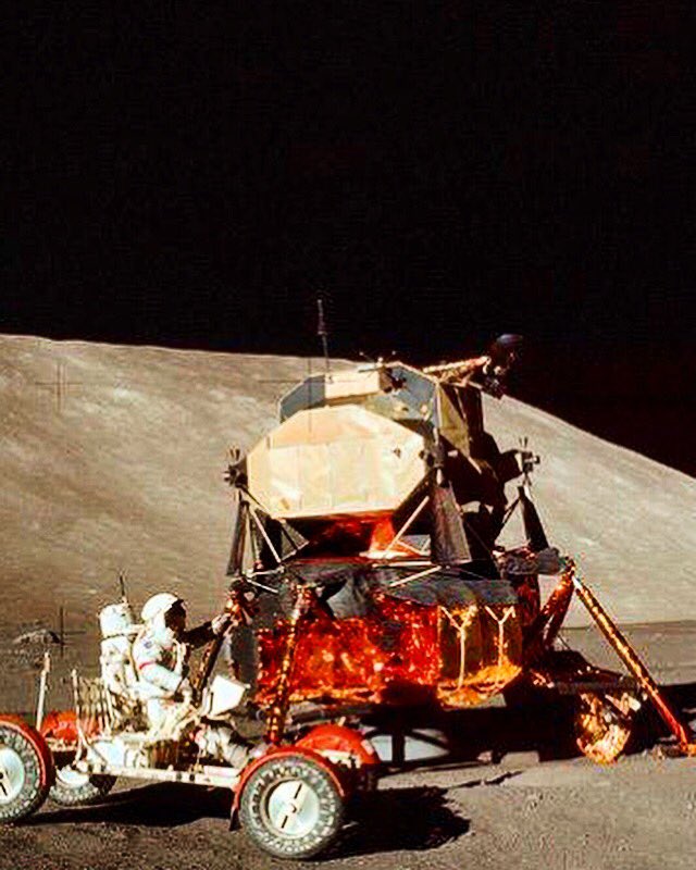 TheAstronot's tweet image. Back from the office. Eugene Cernan pulls up to the #LunarModule in the Lunar Rover on #Apollo17, Dec ‘72. He & geologist Harrison Schmitt spent 3 days in the Taurus-Littrow Valley while CM Pilot Ron Evans orbited above. A17 was the 1st mission to have no test pilot aboard. #nasa