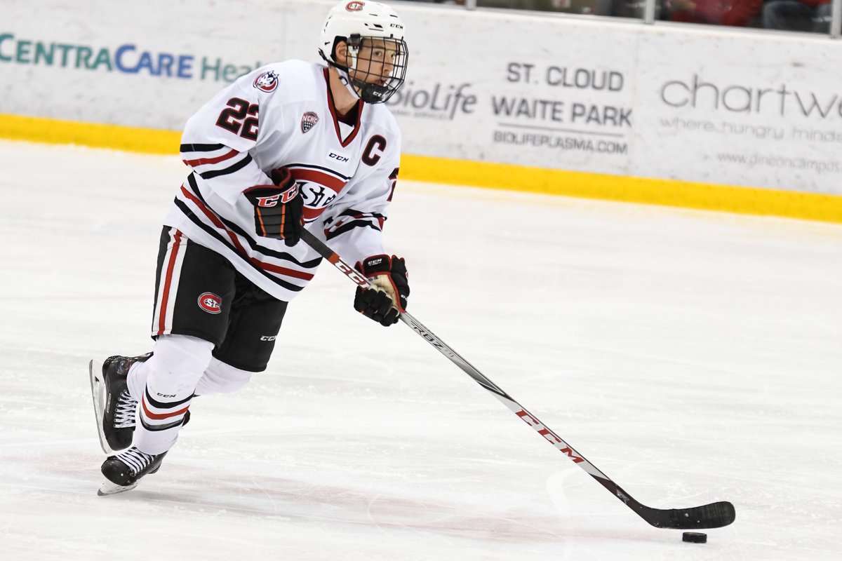 MinnHockey's tweet photo. “Be a positive teammate. I think about guys who are fun to be around, who show up to the rink and work hard. That’s something you want from your teammates.” https://t.co/XjjO3nMC4z https://t.co/L8Jh2RIwZF