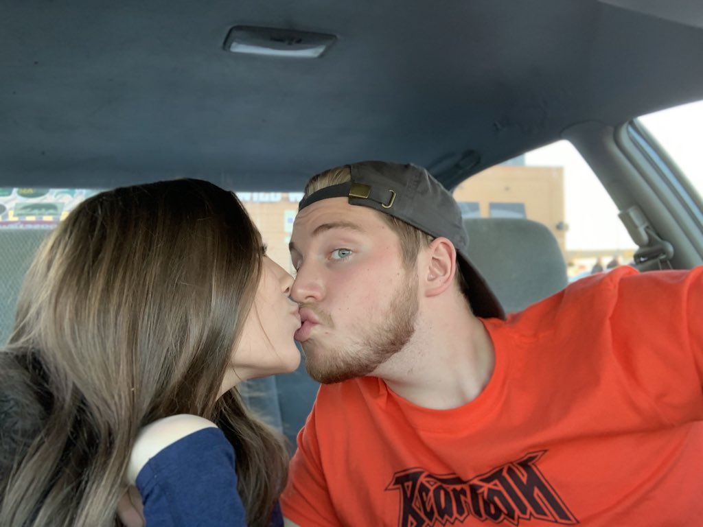 madddaaayyyy's tweet photo. just 1 more month til my goofy bff is home 💗🤪 https://t.co/xVo1OqoCFG
