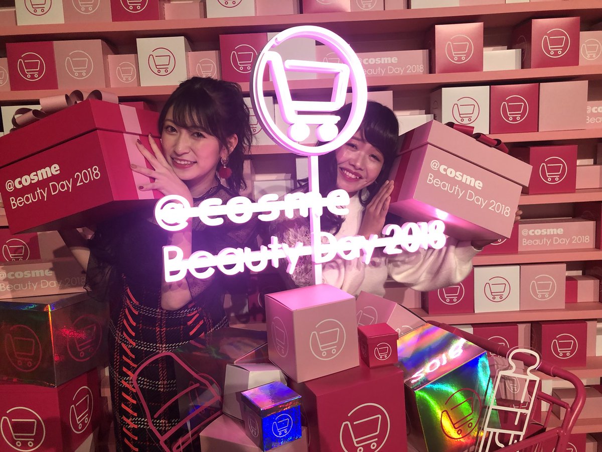 _yoshida_akari's tweet image. 朝から色んなところで
昨日のニュースが😳
ありがとうございます。

人にメイクすることって
あんまりないので貴重な体験でした！

まひるさんとっても優しくて
可愛くて昨日のことを思い出すと
癒されます💕

よしこさんが無事復帰できます
ように…。
ガンバレルーヤさんの
コント早く見たいな〜💕