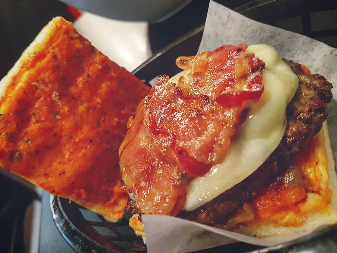 RPMoran's tweet image. The Burnt Tongue's Roma Burger should be to Hamilton what Cheesesteaks are to Philly. 

@Theburnttongue @romabakery 
#hamont @novemburger #romaburger