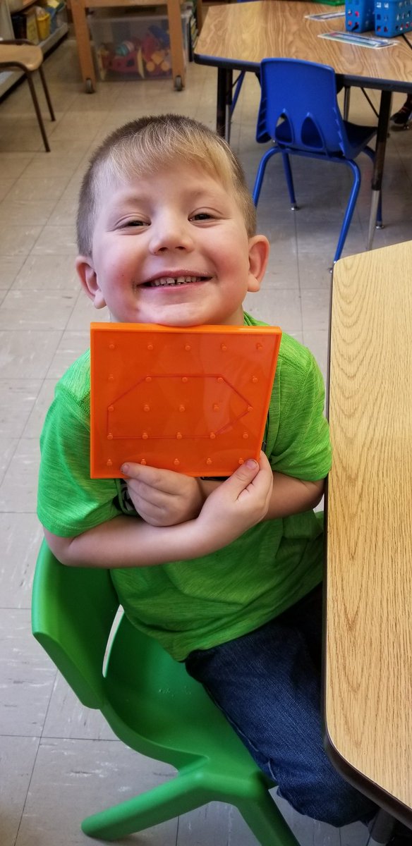 the5to9teacher's tweet photo. Check out these kinders and their hexagons! They love using the geoboards during math time and they rose to the challenge of making hexagons! #happyteacher #eurekamath #kindergartenmath #geoboards #welovemath #ColdSpringELC @eureka_math https://t.co/c8FOHzAGL7