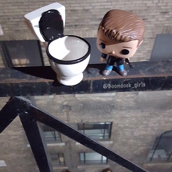 boondock_girls's tweet photo. Can’t have #WorldToiletDay without Connor and Murphy in the exact some spot @seanflanery was in #Turlit 🚽 #ConnorMacManus #SeanPatrickFlanery #BoondockSaints #BDS #BoondockSaintsFilmingLocations https://t.co/cMSl2UUFkD