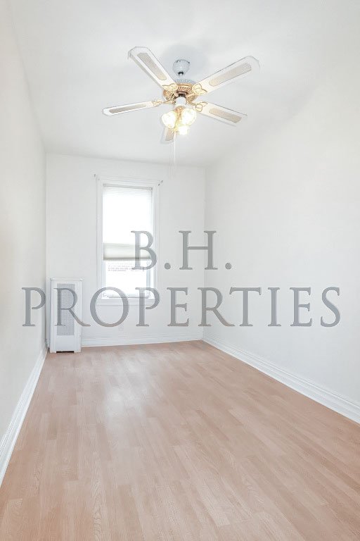 FreeUpAgent's tweet image. For rent in Brooklyn:

Large 2 Bedroom Apt w/2 Floor Duplex Option, Parking, &amp;amp; Laundry Available in Prime #bayridge for $2,190!!

More information:

Call Daniel @ 718 775 7759 / email Daniel@bandhrealty.com

Apartment -&amp;gt; ow.ly/UJ1C30mFvsn