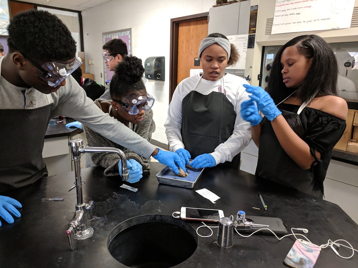 bcspltw's tweet photo. Brains in HBS.
#pltw #centaurnation https://t.co/Qsaf930oB4