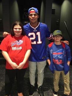 VCAssociation's tweet image. Thank you to @micah_hyde @buffalobills &amp;amp; @UWBEC for hosting some of our Valley kids tonight! Everyone had a great time! The kids had a full Thanksgiving meal, played mini golf, hung with the players, posed in a photo booth &amp;amp; more! #BillsMafia
