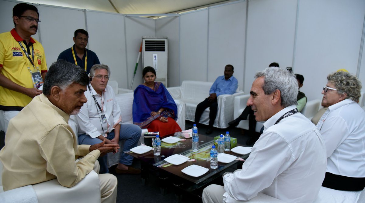 Sana20924045's tweet photo. Sri ncbn participated in the UIM F1H20 Valedictory programme held at #Amaravati
#F1H2O_Amaravati #powerboat #GPofIndia #worldchampionship #F1H2O #AndhraPradesh #Vijayawada #tdp #ncbn https://t.co/SkePW4wnb3