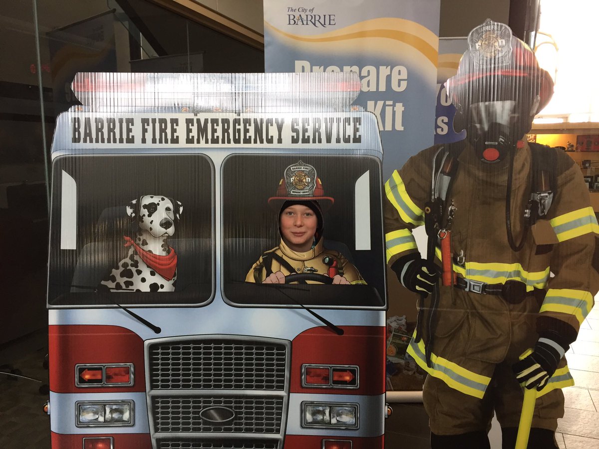 Stephan77788317's tweet photo. Stop, drop and roll! Thanks Barrie Fire Station!  Just another fun stop on the “Student Success Amazing Race”
@eSSTteam 
@Barrie_Fire https://t.co/wkN9FhDSzY