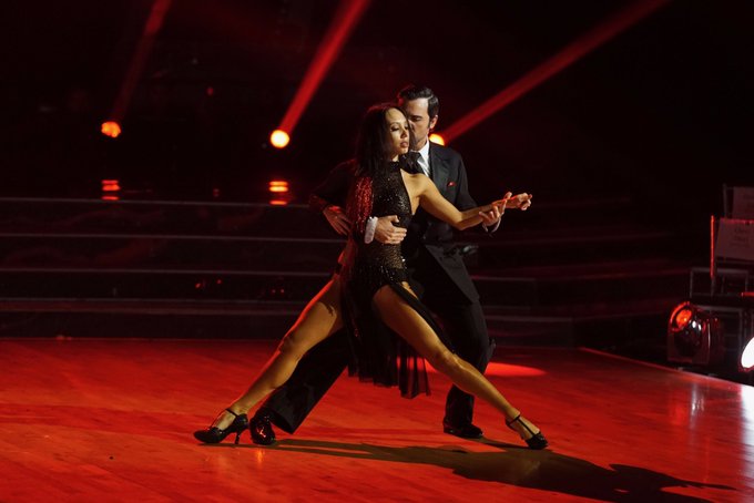 DWTS Season 27 - Episodes - Discussions - *SPOILERS*  - Page 19 DsaYXsAXoAUIyKi