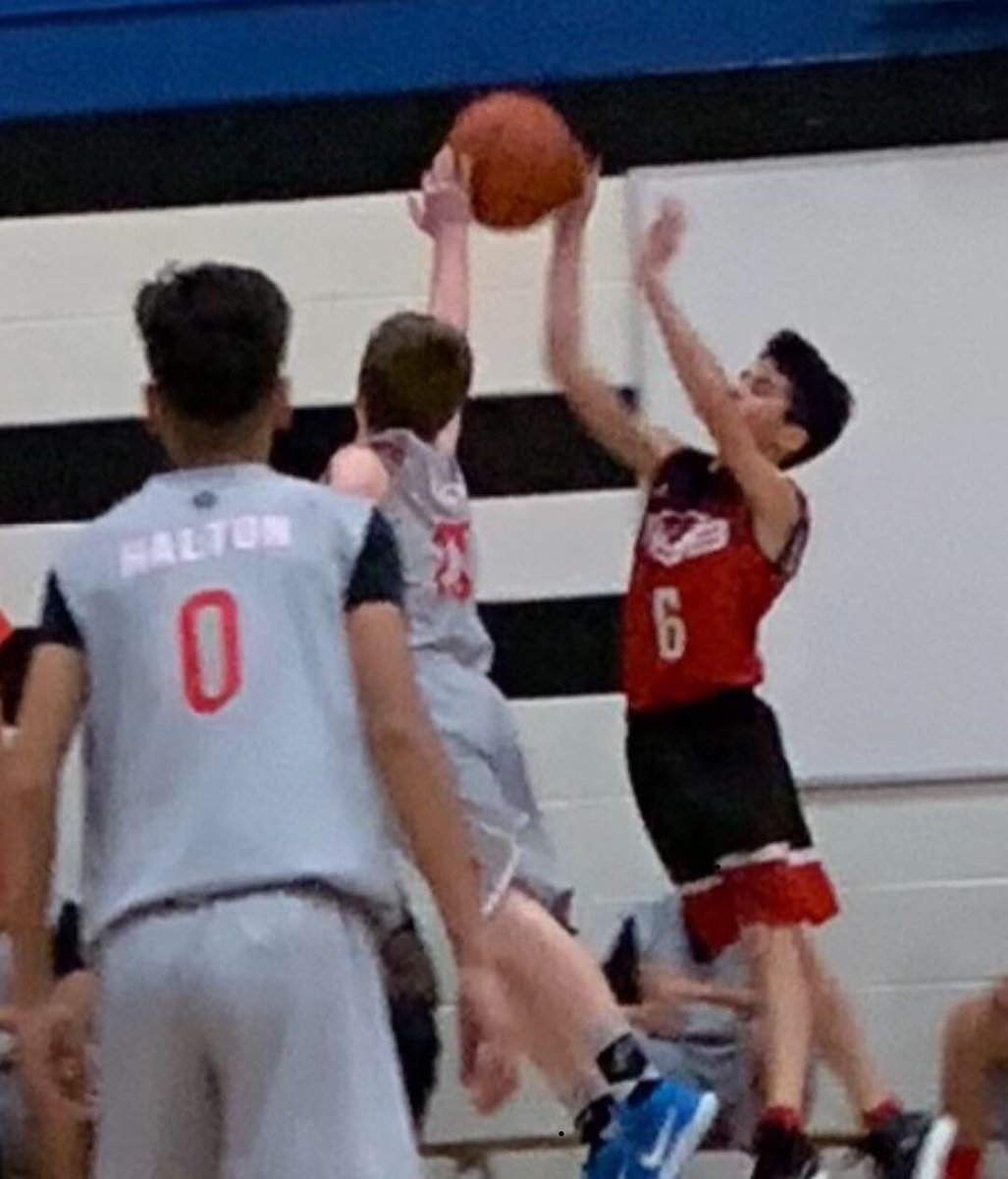 haltonbball's tweet image. 05’s got their first W in the Signature League! Toughest league in the country! Lots of new pieces that WILL COME TOGETHER! #NotHowYouStartButHowYouFinish #TrustTheProcess #BuildingPlayersPeople #Nike #SignatureLeague @SignatureLeague